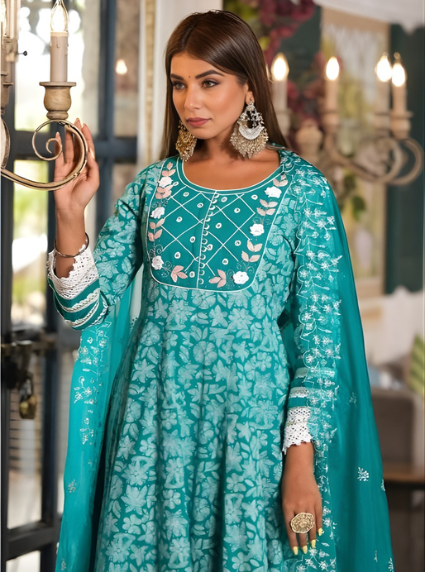 Sea Green Cotton Printed Kurta Set For Women