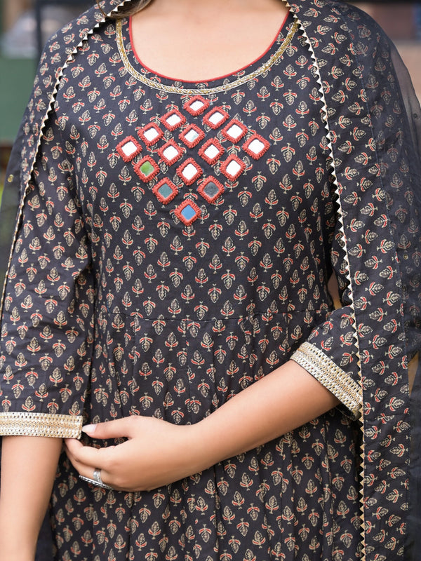 Black Cotton Premium And Elegant Kurta Sets For Women