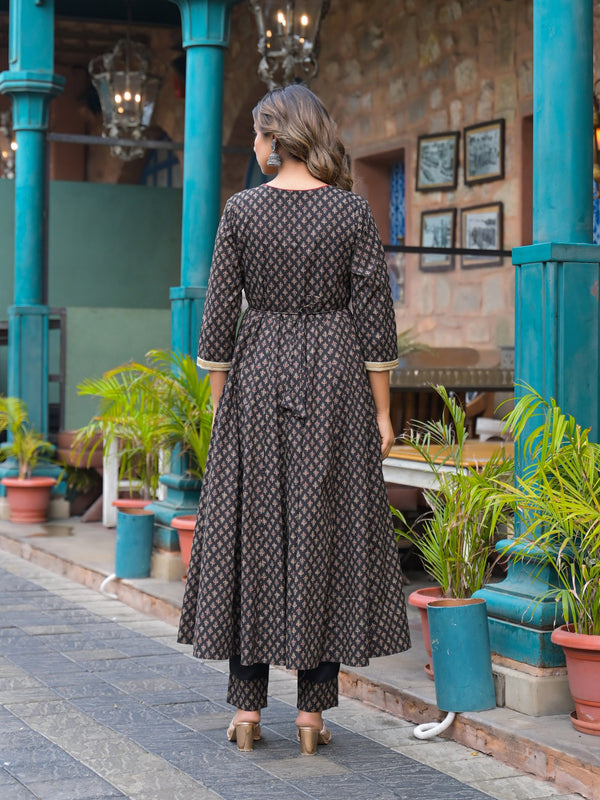 Black Cotton Premium And Elegant Kurta Sets For Women