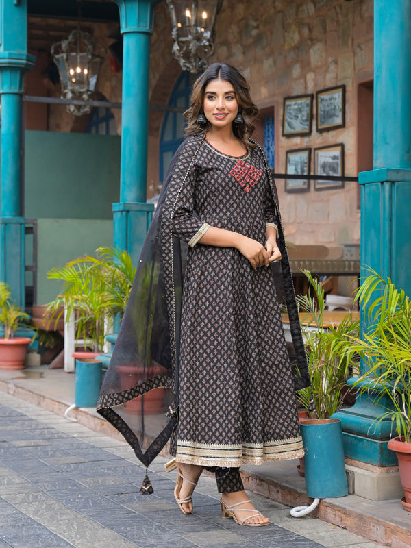 Black Cotton Premium And Elegant Kurta Sets For Women