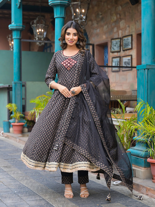 Black Cotton Premium And Elegant Kurta Sets For Women